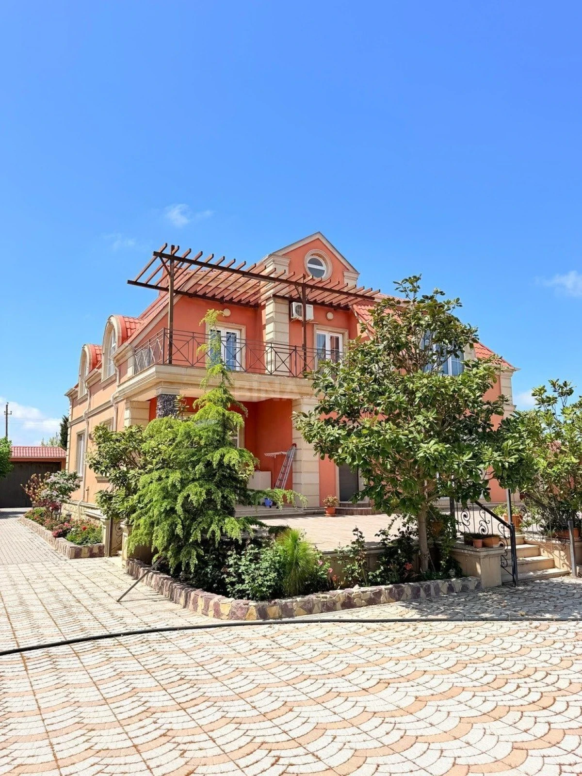 Kirayə verilir 6 otaqlı həyət evi 500 m²