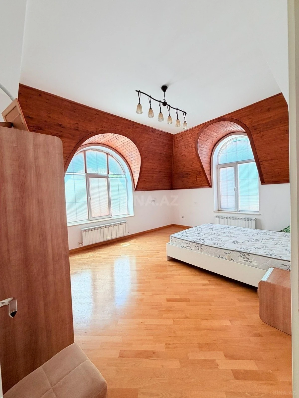 Kirayə verilir 6 otaqlı həyət evi 500 m²