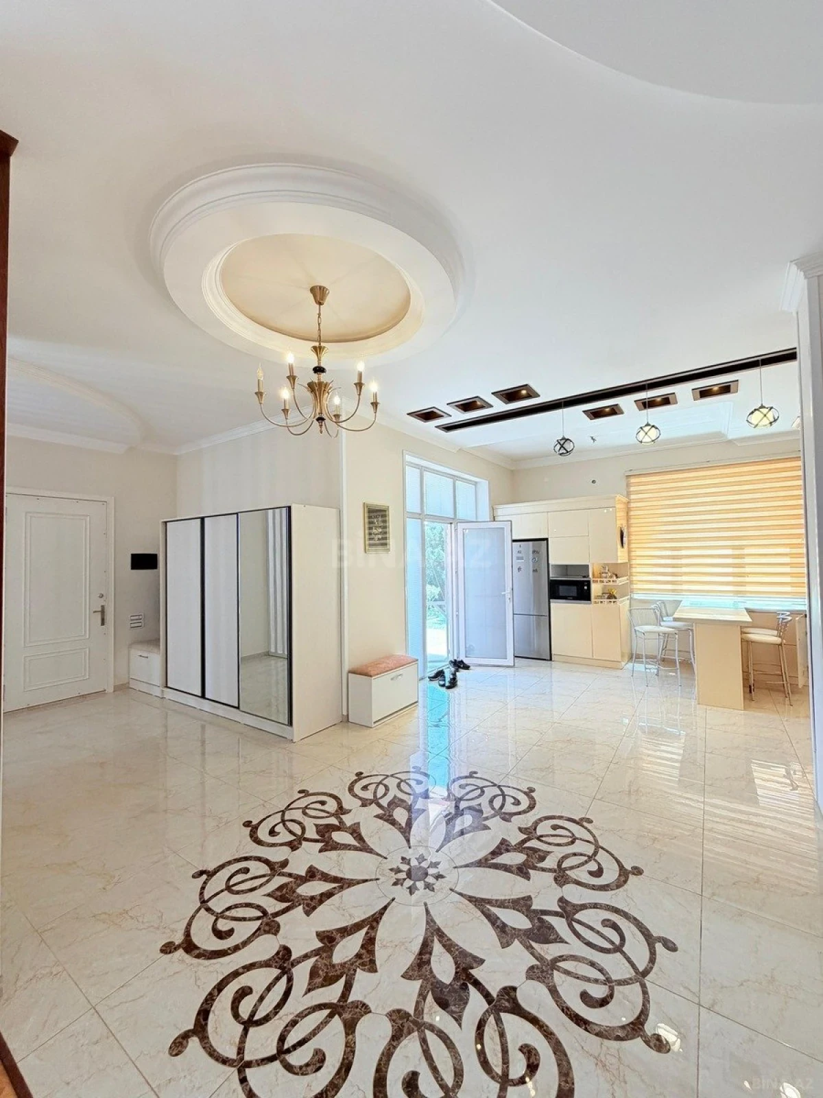Kirayə verilir 6 otaqlı həyət evi 500 m²