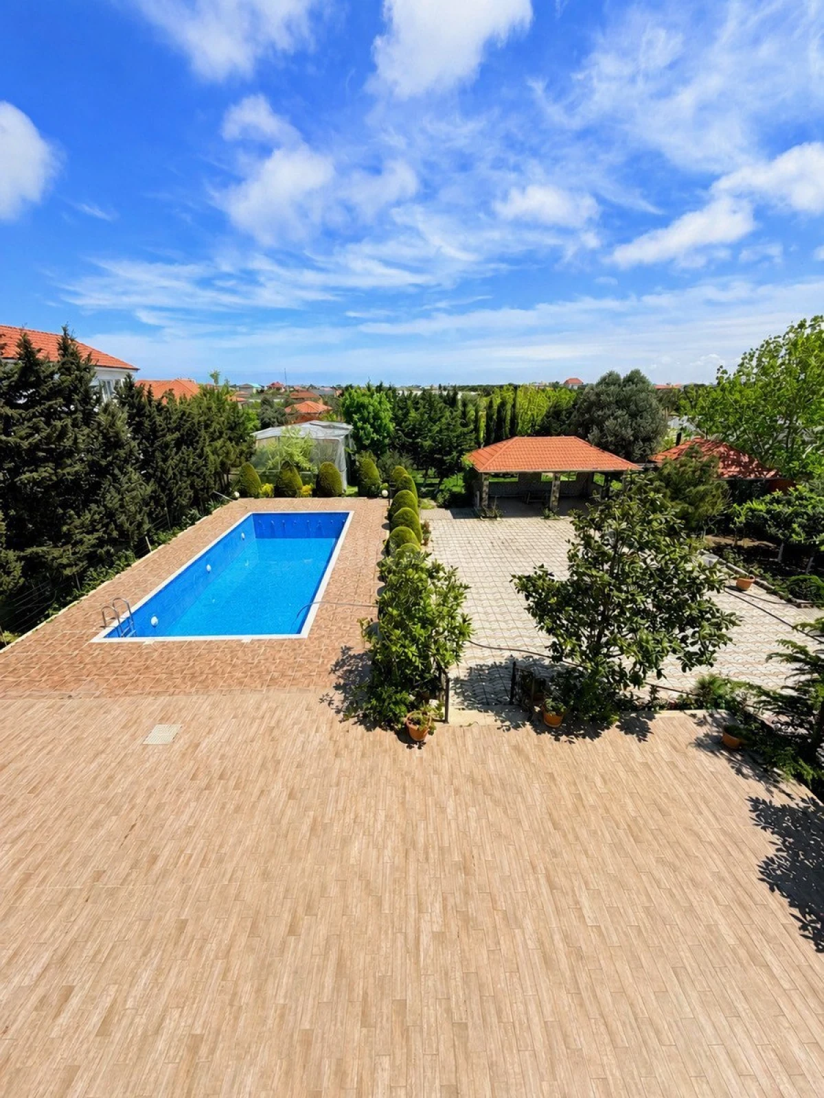 Kirayə verilir 6 otaqlı həyət evi 500 m²