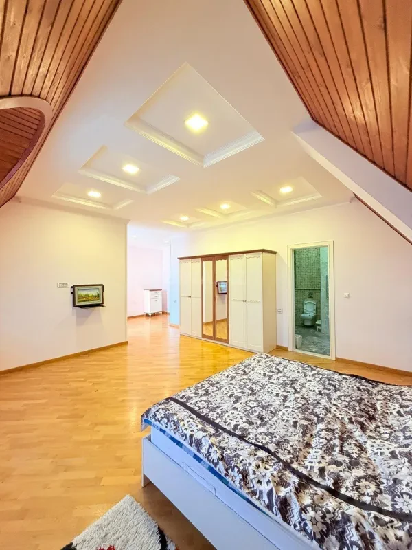 Kirayə verilir 6 otaqlı həyət evi 500 m²