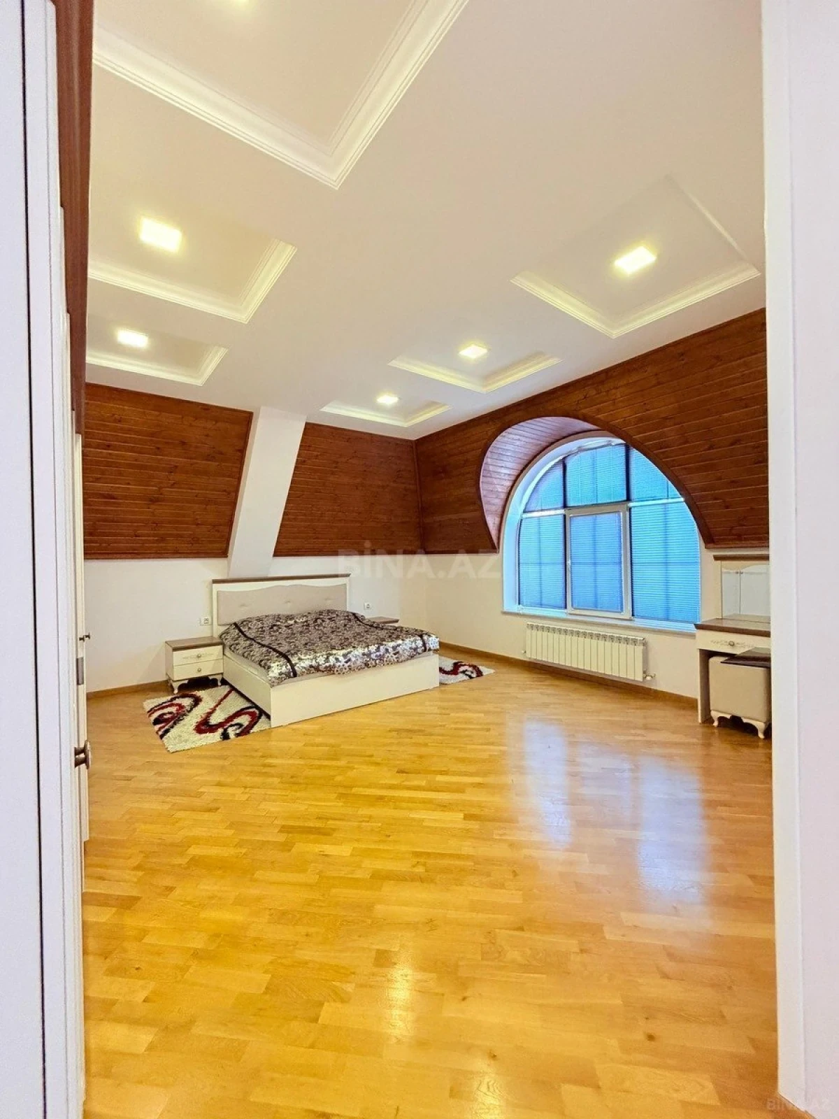 Kirayə verilir 6 otaqlı həyət evi 500 m²