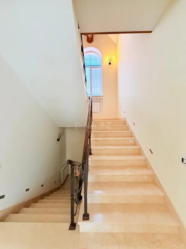 Kirayə verilir 6 otaqlı həyət evi 500 m²