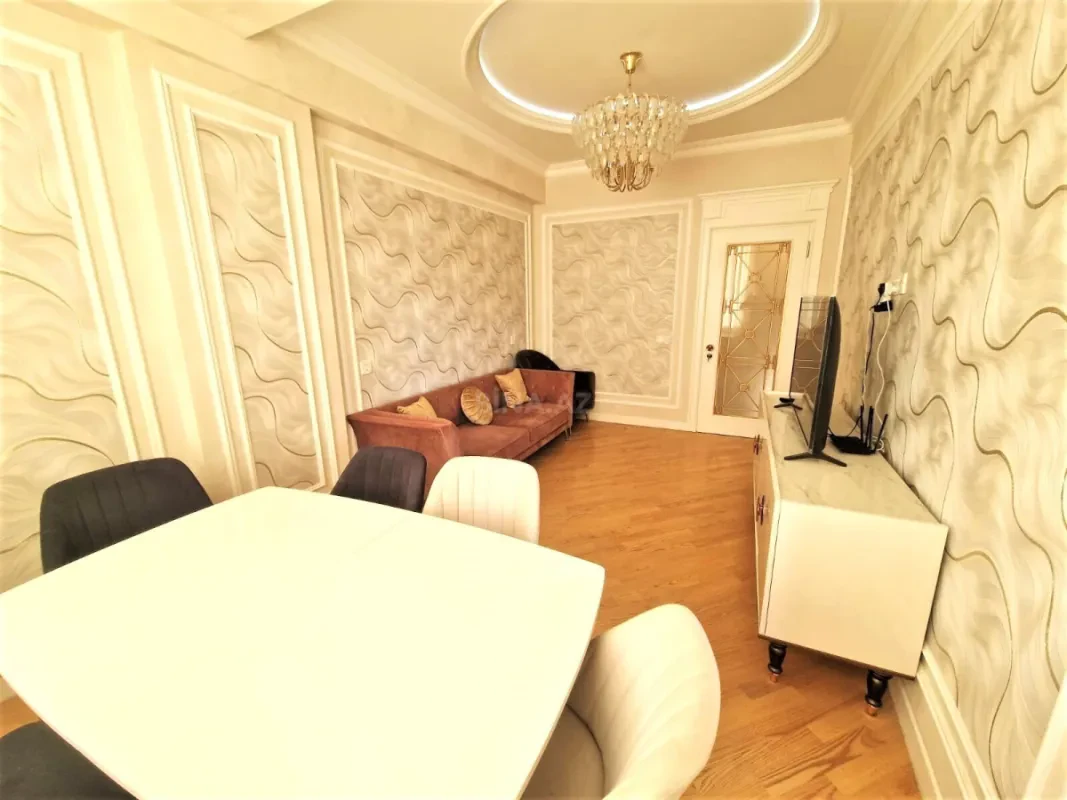 Kirayə verilir 2 otaqlı mənzil 70 m²