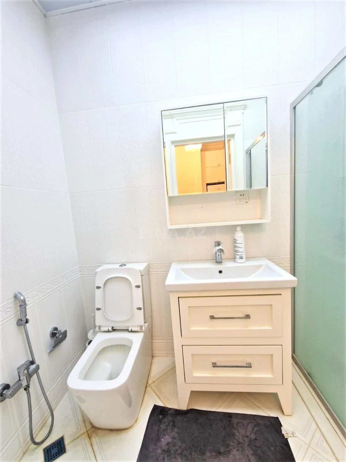 Kirayə verilir 2 otaqlı mənzil 70 m²