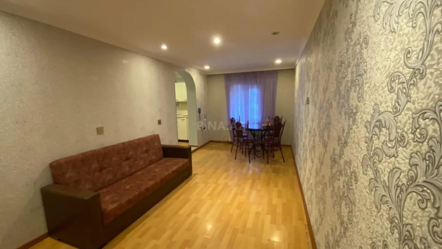 Kirayə verilir 2 otaqlı mənzil 70 m²