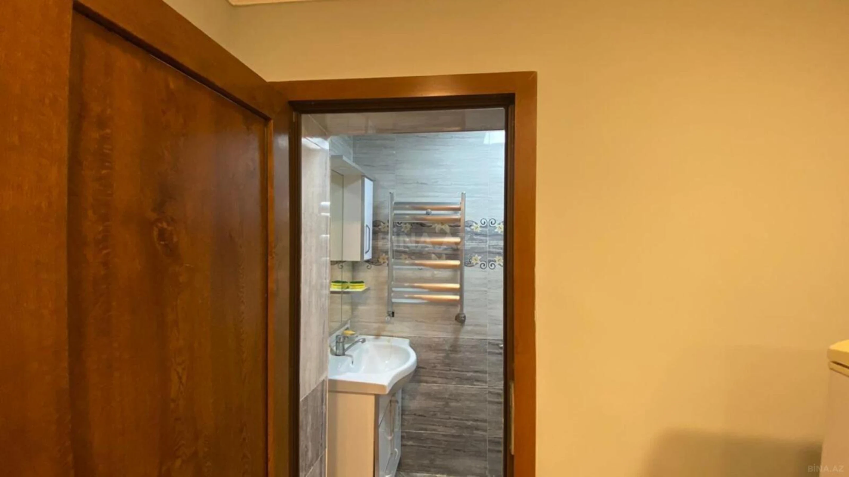 Kirayə verilir 2 otaqlı mənzil 70 m²