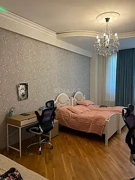Satılır 3 otaqlı mənzil 135 m²