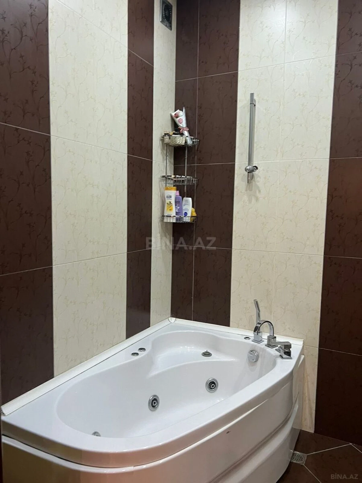 Satılır 3 otaqlı mənzil 135 m²