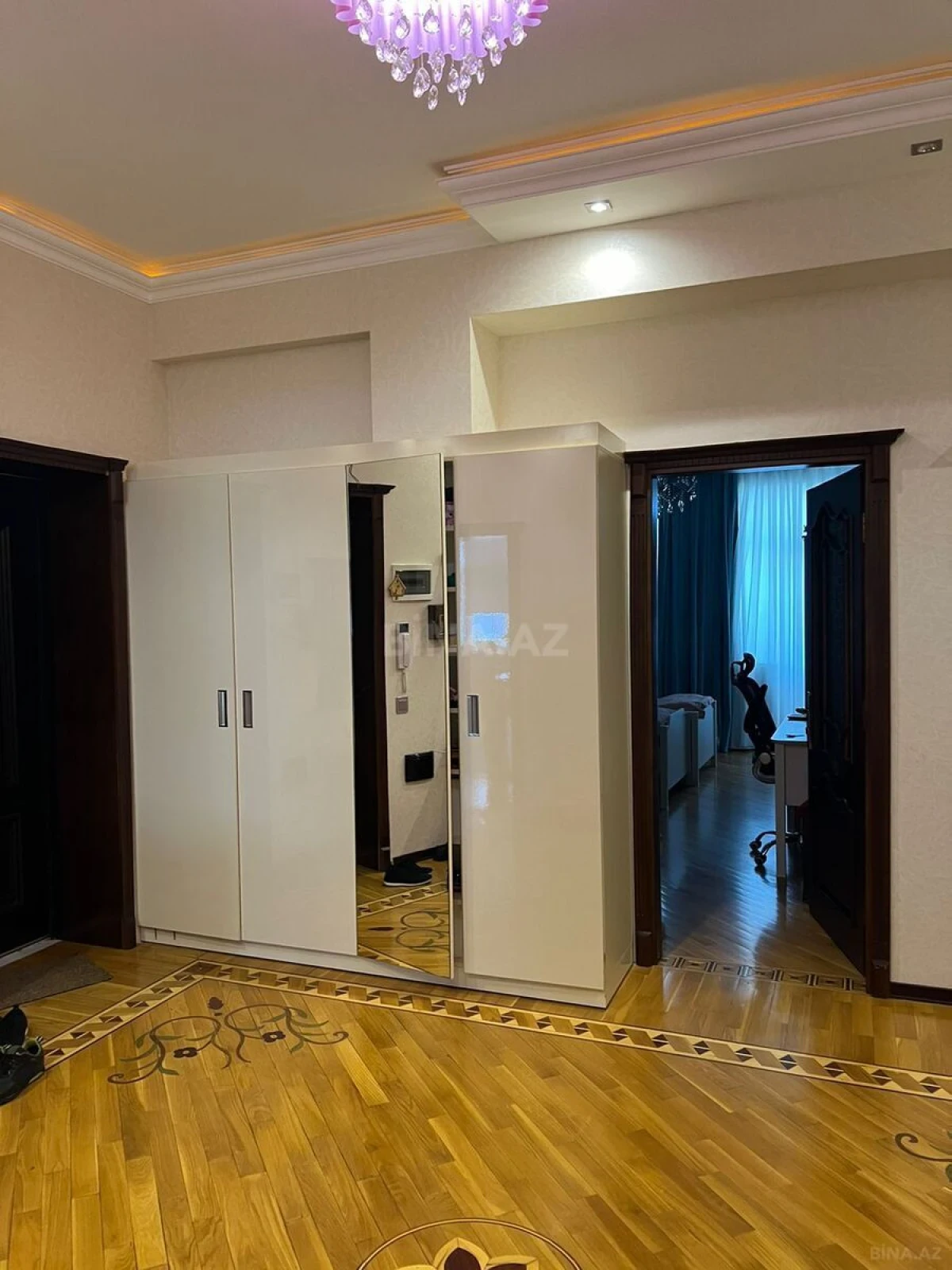 Satılır 3 otaqlı mənzil 135 m²