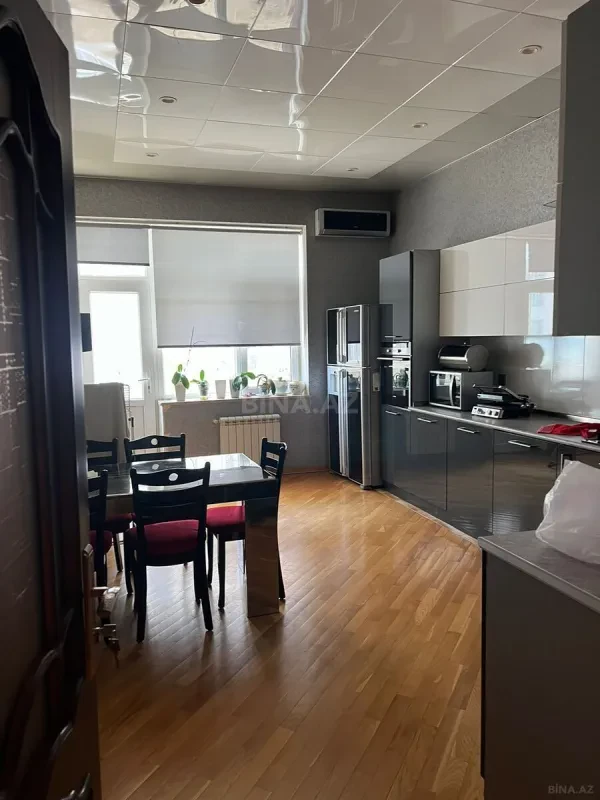 Satılır 3 otaqlı mənzil 135 m²