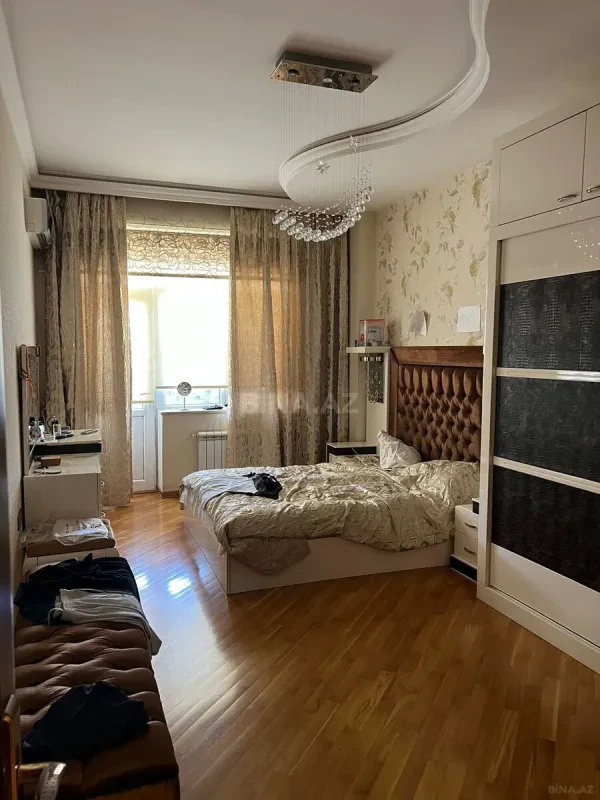 Satılır 3 otaqlı mənzil 135 m²