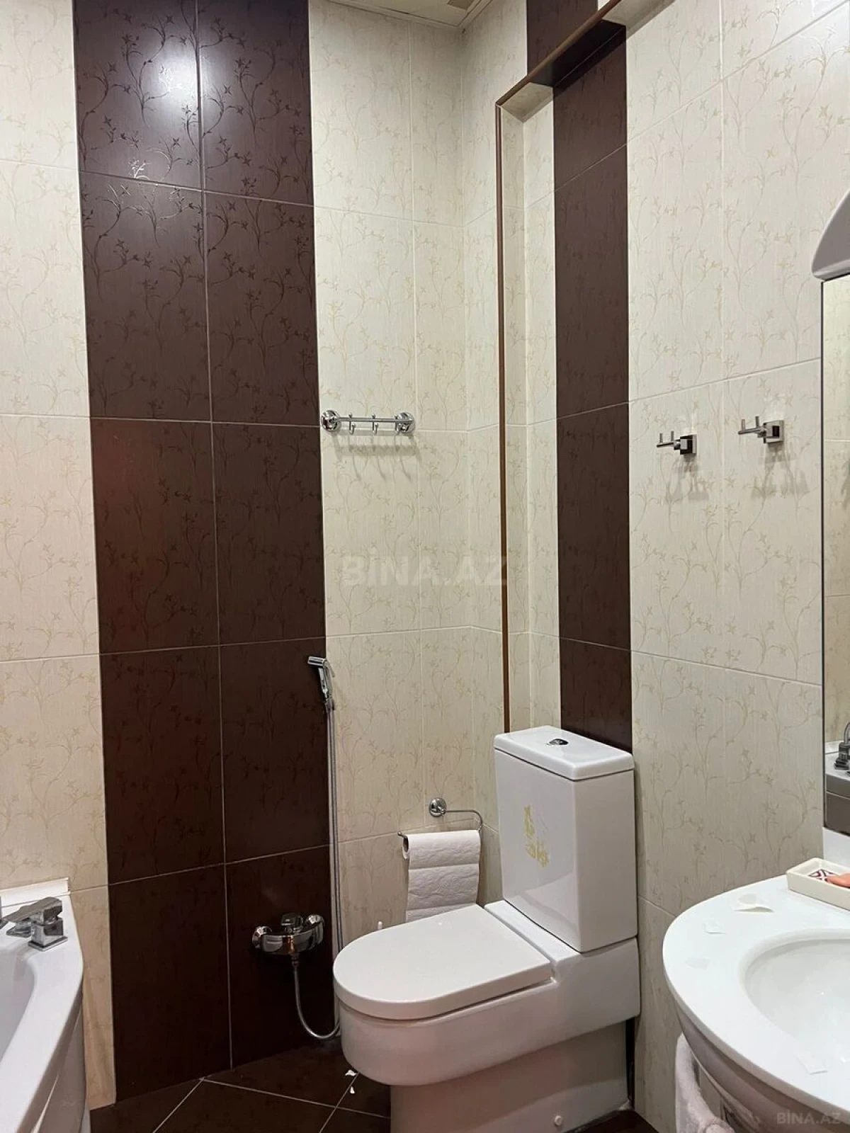 Satılır 3 otaqlı mənzil 135 m²