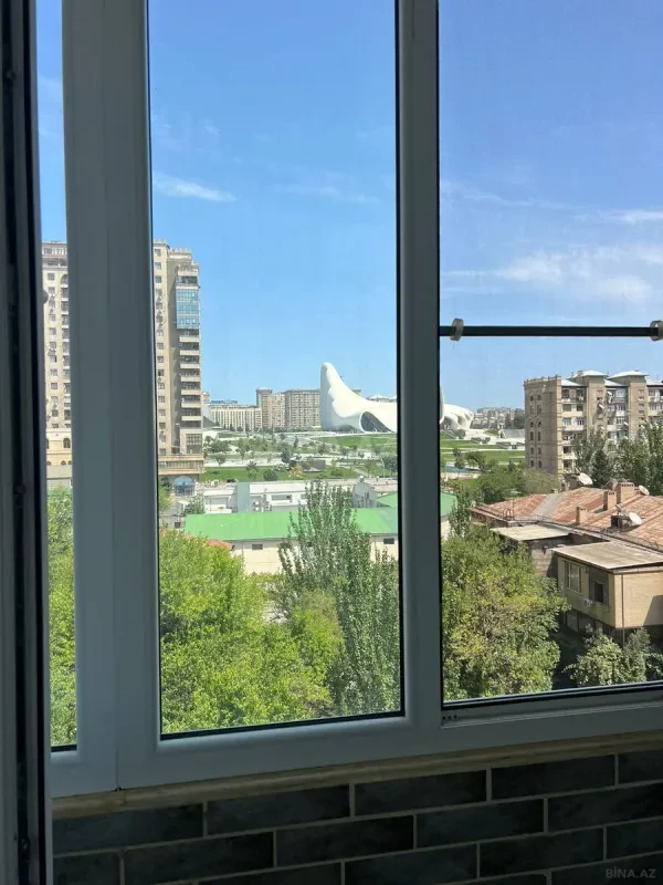 Satılır 3 otaqlı mənzil 135 m²