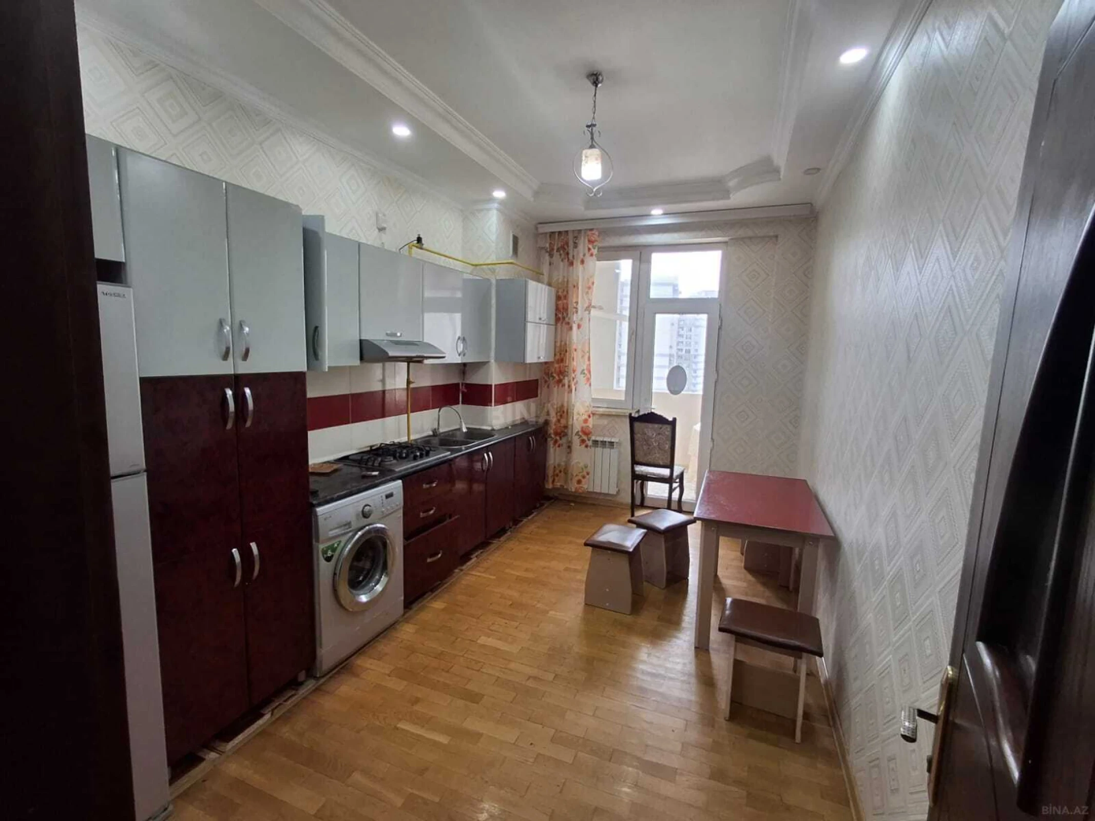 Kirayə verilir 3 otaqlı mənzil 111 m²