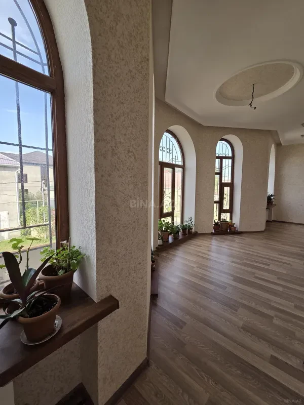 Satılır 5 otaqlı həyət evi 244 m²