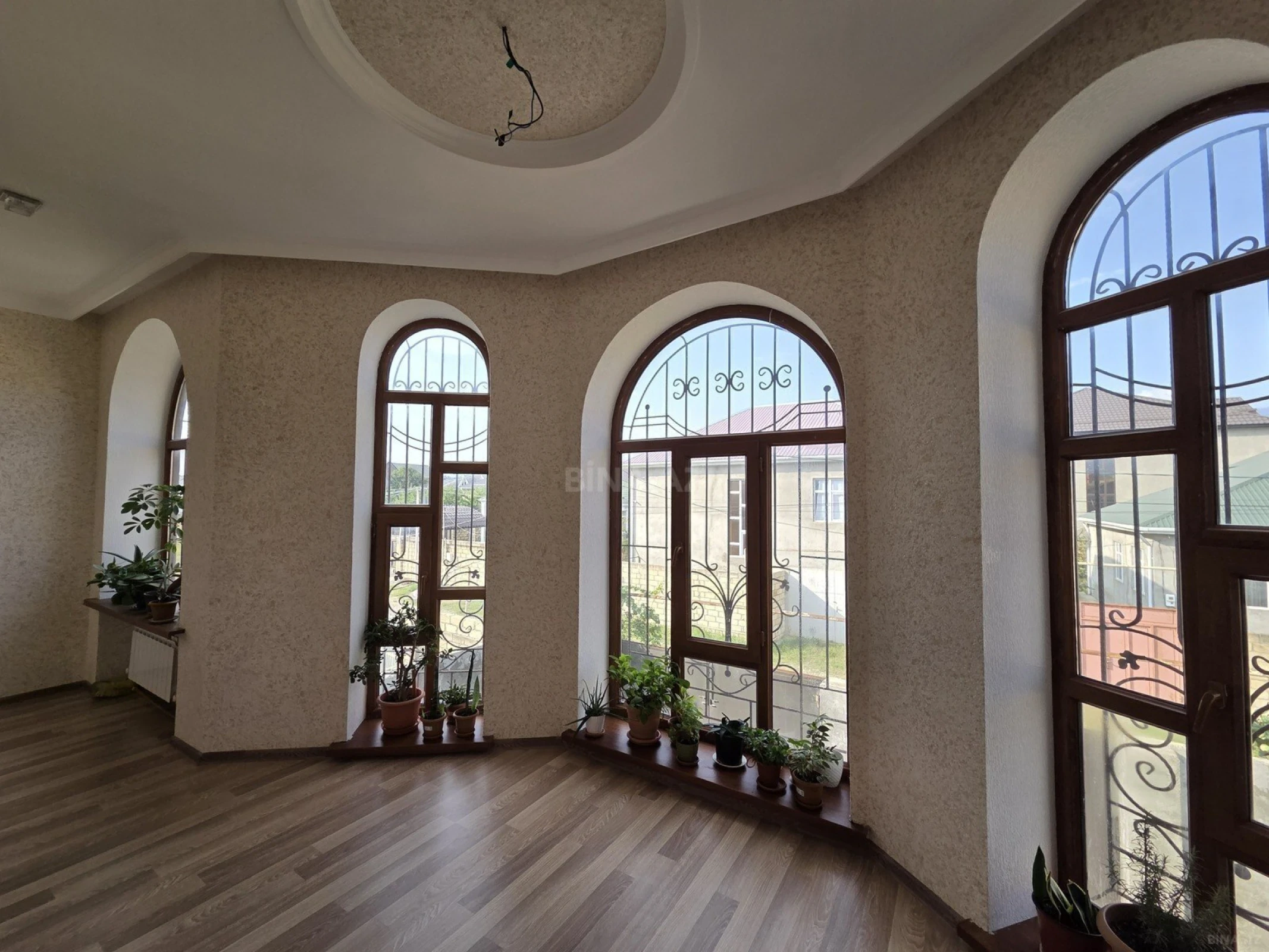 Satılır 5 otaqlı həyət evi 244 m²