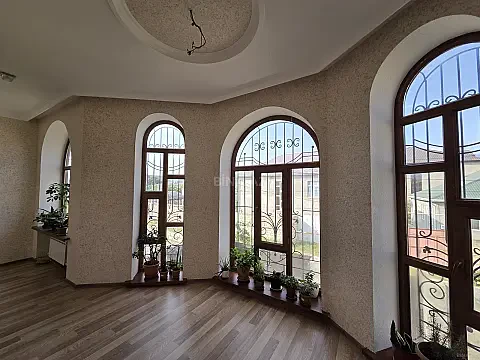 Satılır 5 otaqlı həyət evi 244 m²