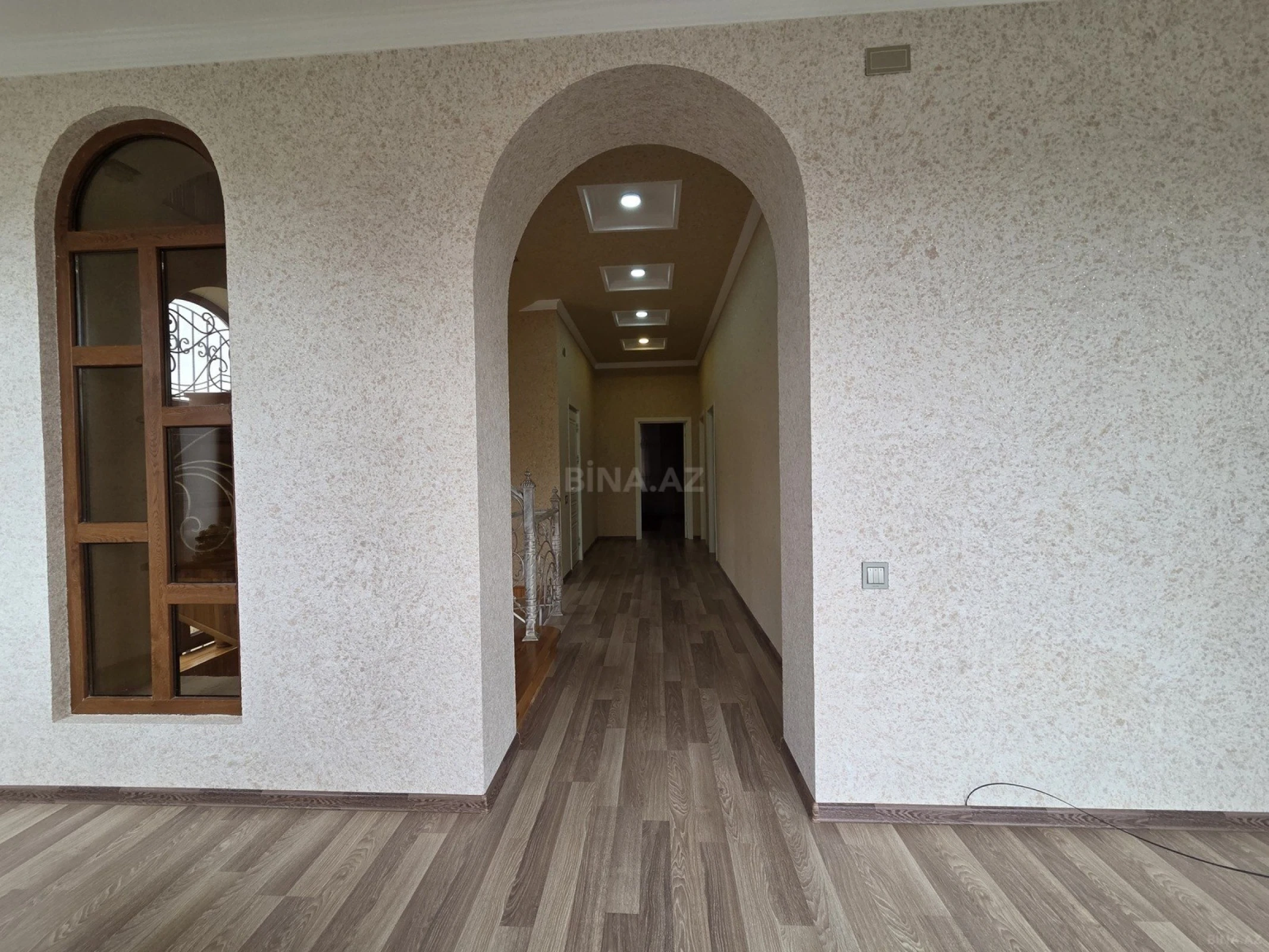 Satılır 5 otaqlı həyət evi 244 m²