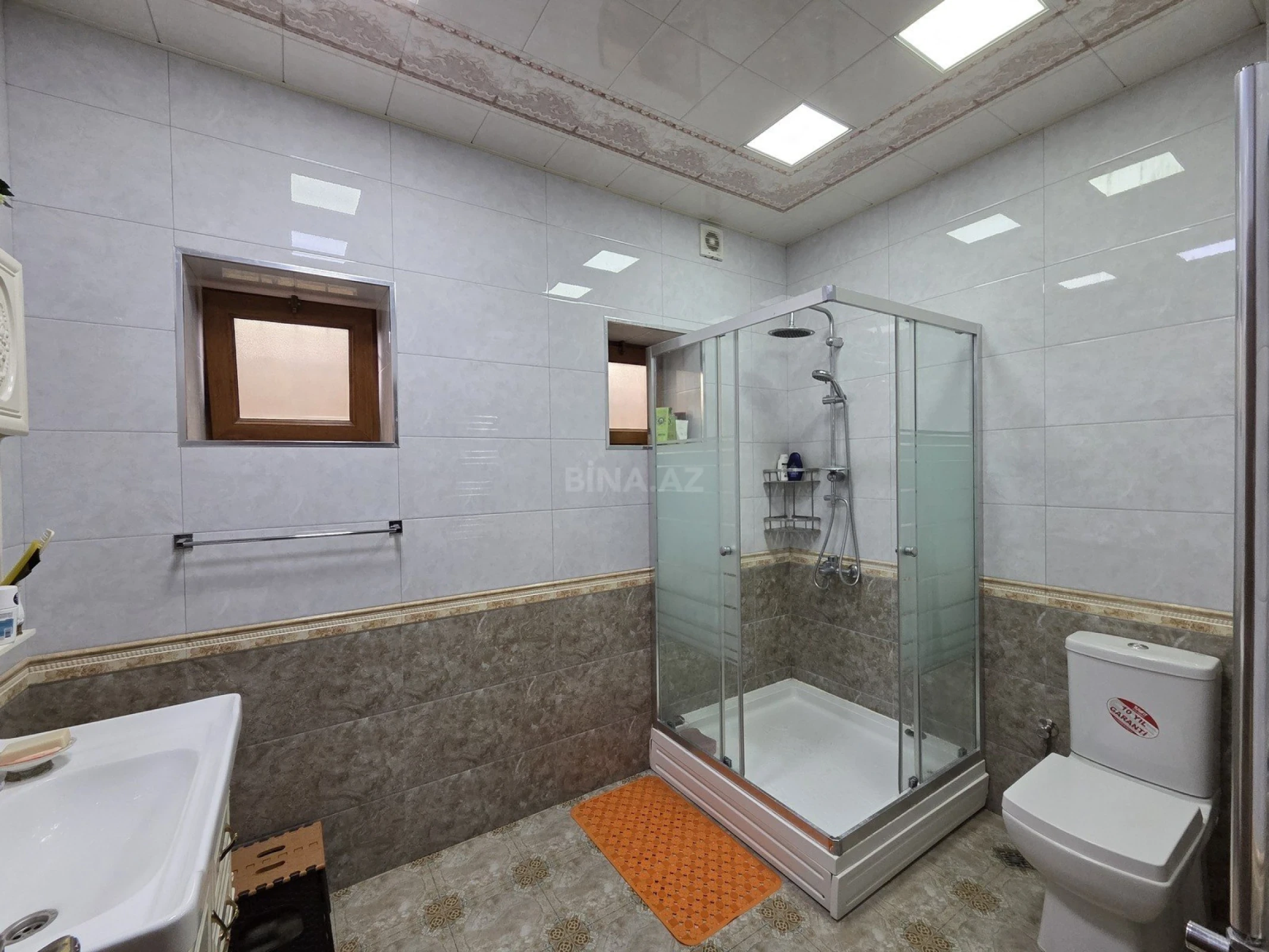 Satılır 5 otaqlı həyət evi 244 m²