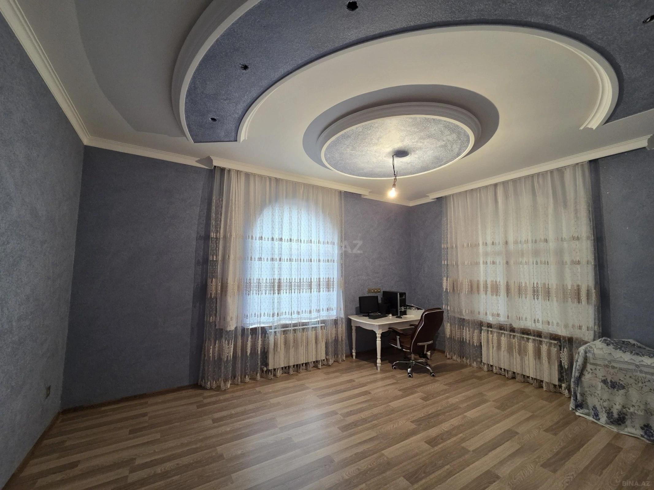 Satılır 5 otaqlı həyət evi 244 m²