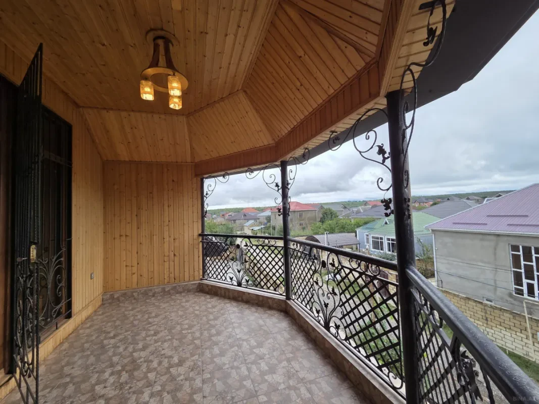 Satılır 5 otaqlı həyət evi 244 m²