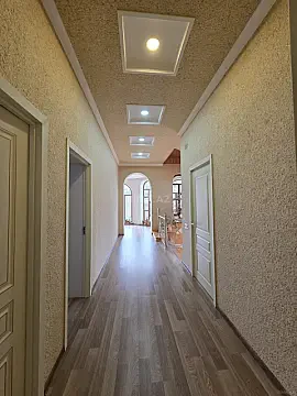 Satılır 5 otaqlı həyət evi 244 m²