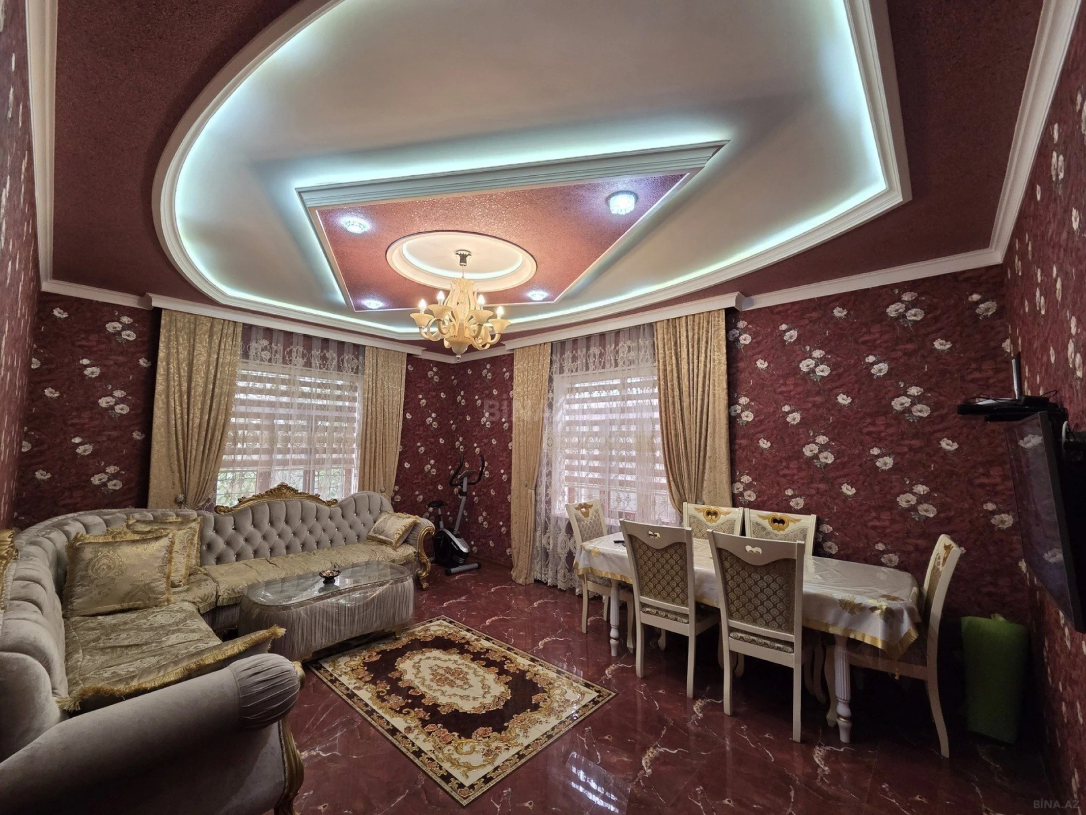 Satılır 5 otaqlı həyət evi 244 m²