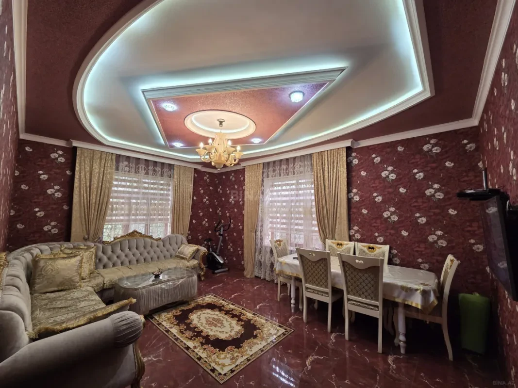 Satılır 5 otaqlı həyət evi 244 m²