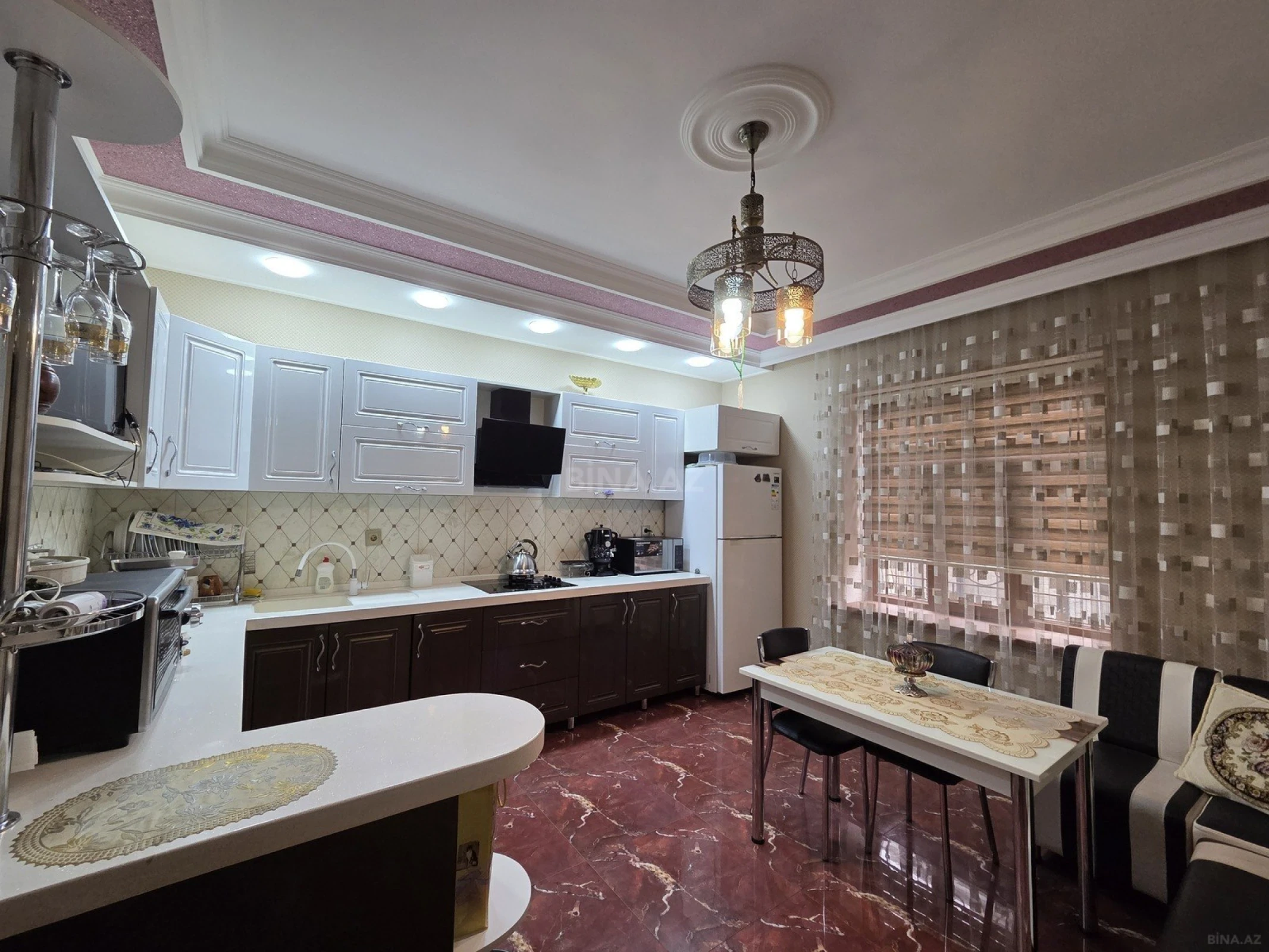 Satılır 5 otaqlı həyət evi 244 m²