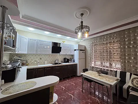Satılır 5 otaqlı həyət evi 244 m²