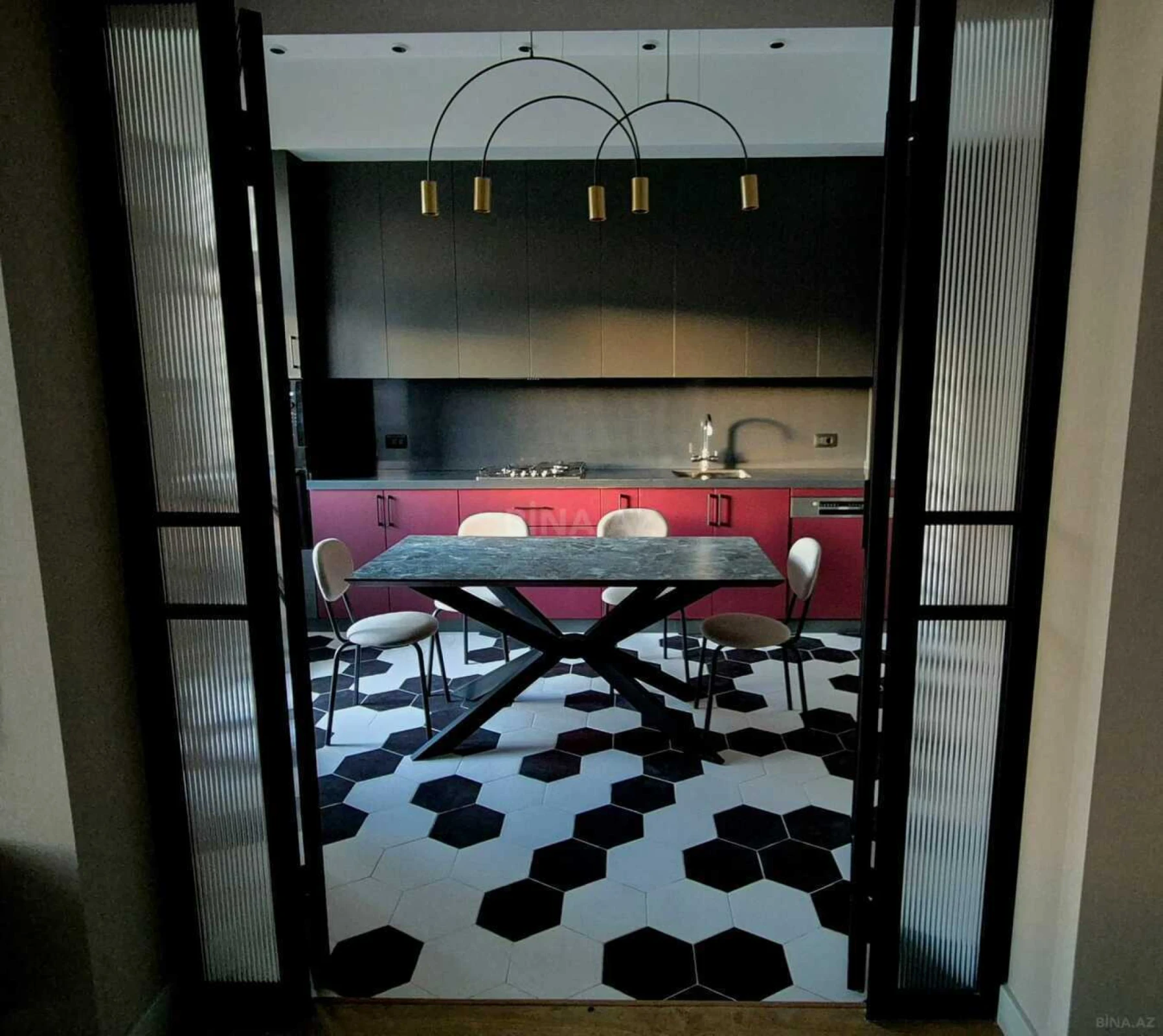 Kirayə verilir 2 otaqlı mənzil 100 m²
