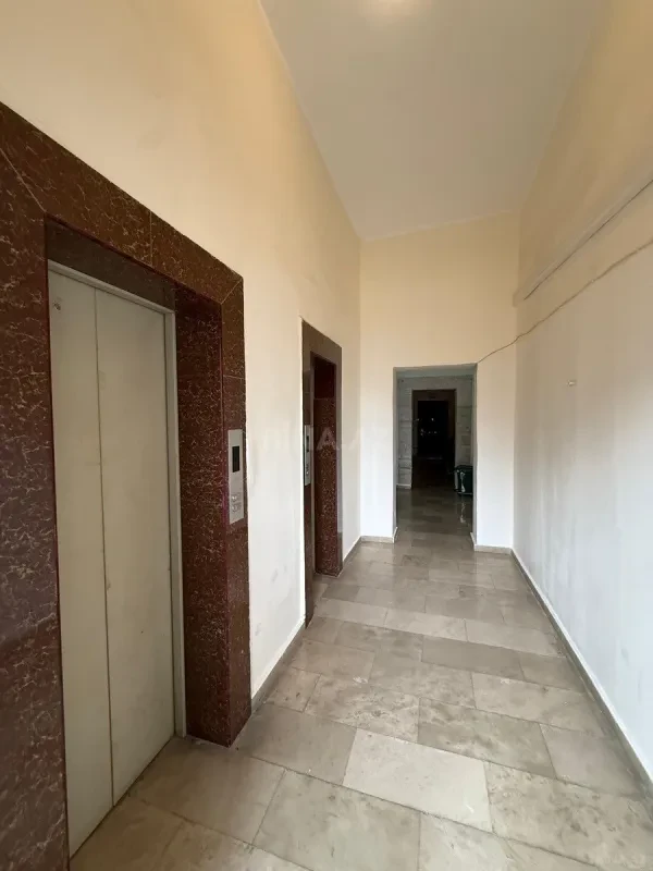 Satılır 4 otaqlı mənzil 200 m²