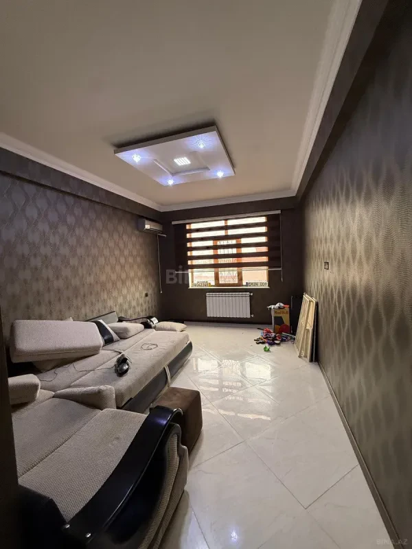 Satılır 4 otaqlı mənzil 200 m²