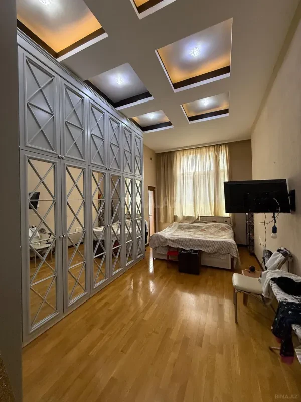 Satılır 4 otaqlı mənzil 200 m²