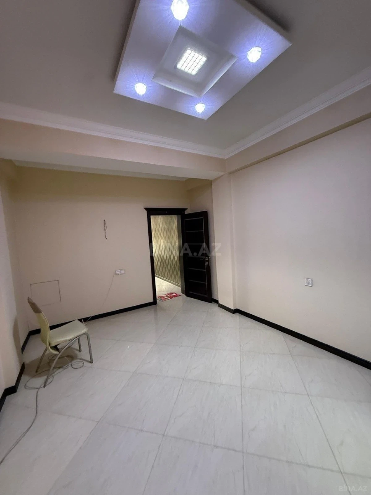 Satılır 4 otaqlı mənzil 200 m²