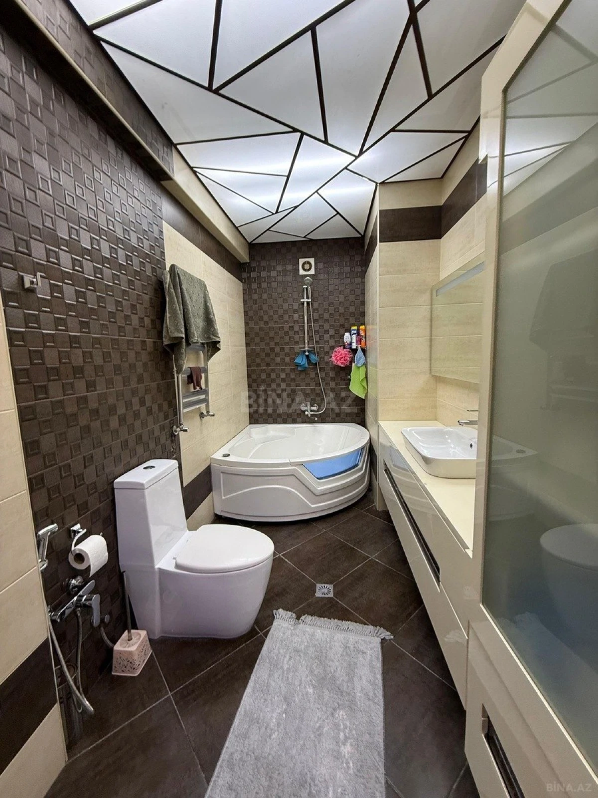 Satılır 4 otaqlı mənzil 200 m²