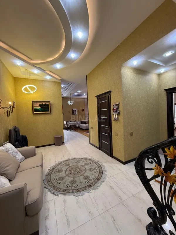 Satılır 4 otaqlı mənzil 200 m²