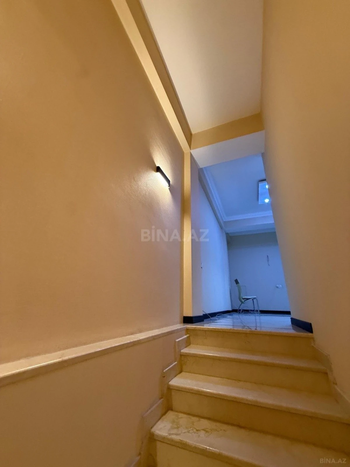 Satılır 4 otaqlı mənzil 200 m²