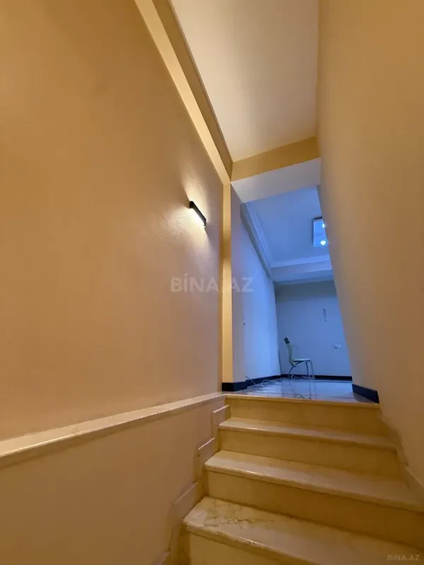 Satılır 4 otaqlı mənzil 200 m²