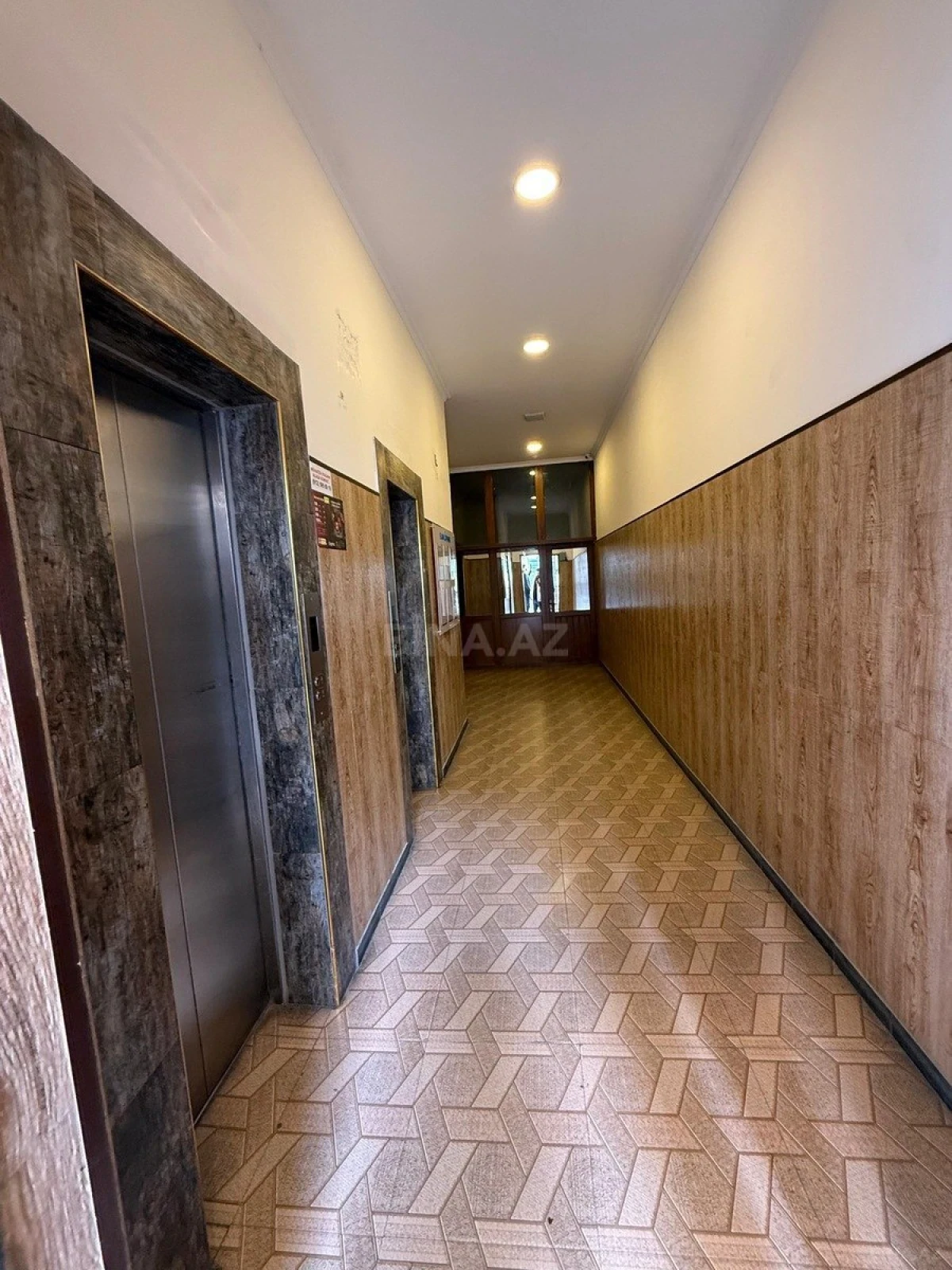 Satılır 4 otaqlı mənzil 200 m²