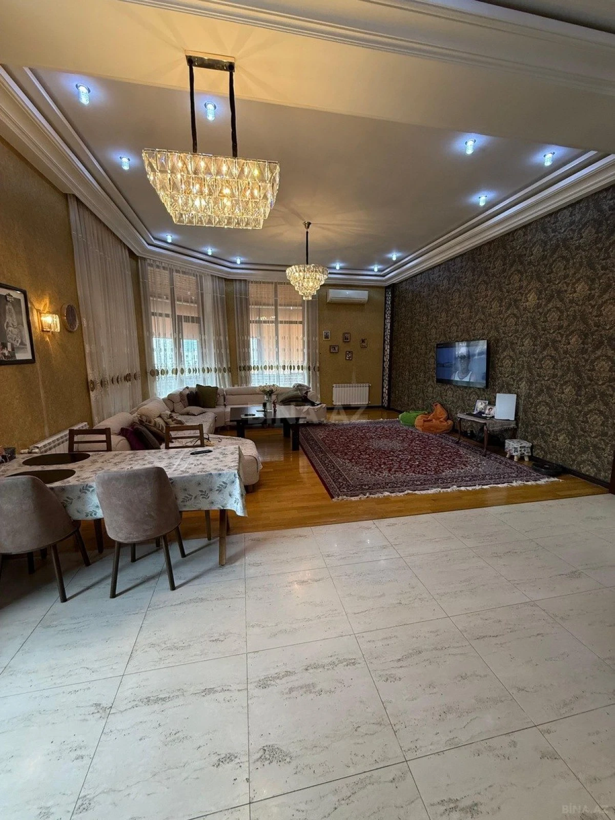 Satılır 4 otaqlı mənzil 200 m²