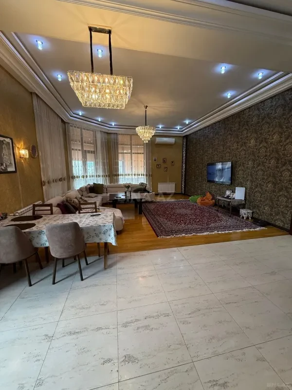Satılır 4 otaqlı mənzil 200 m²
