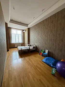 Satılır 4 otaqlı mənzil 200 m²