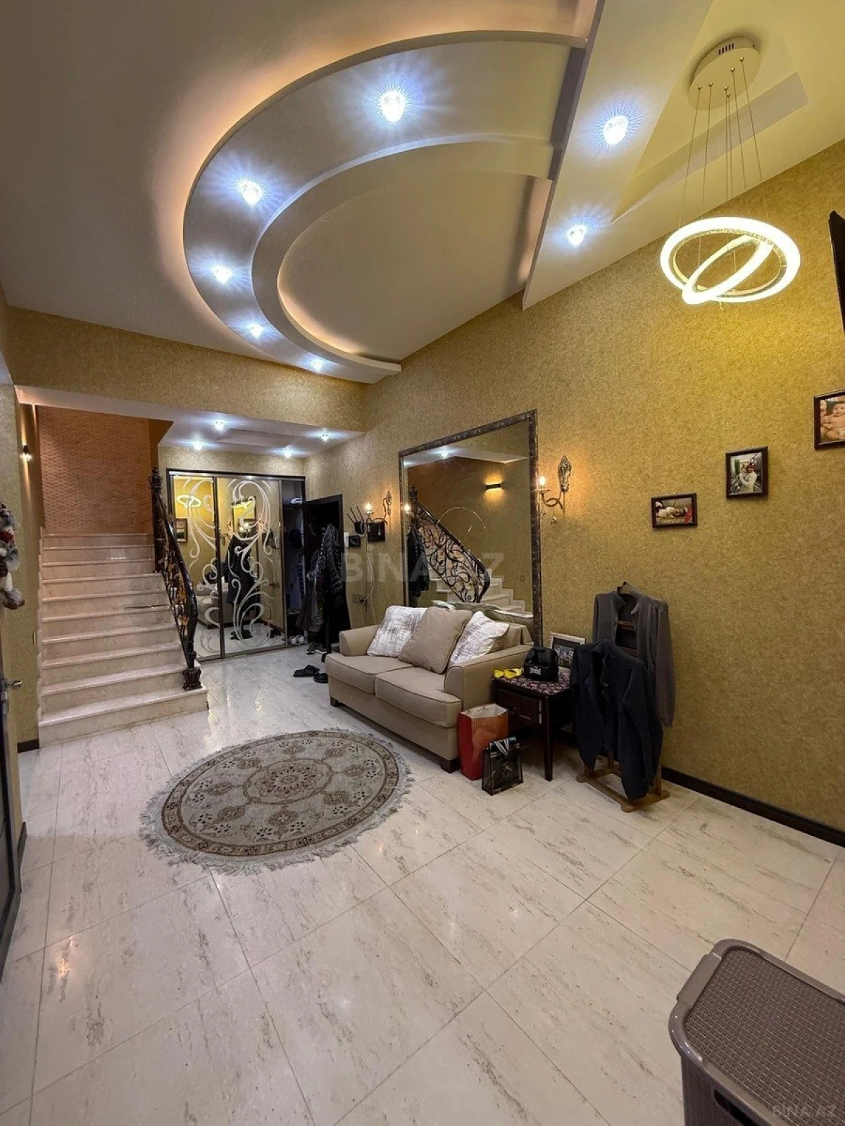 Satılır 4 otaqlı mənzil 200 m²