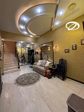 Satılır 4 otaqlı mənzil 200 m²