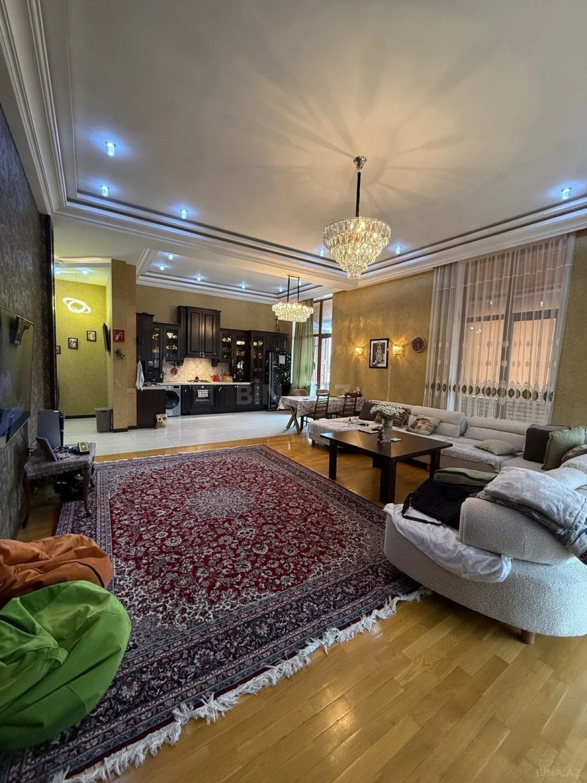 Satılır 4 otaqlı mənzil 200 m²
