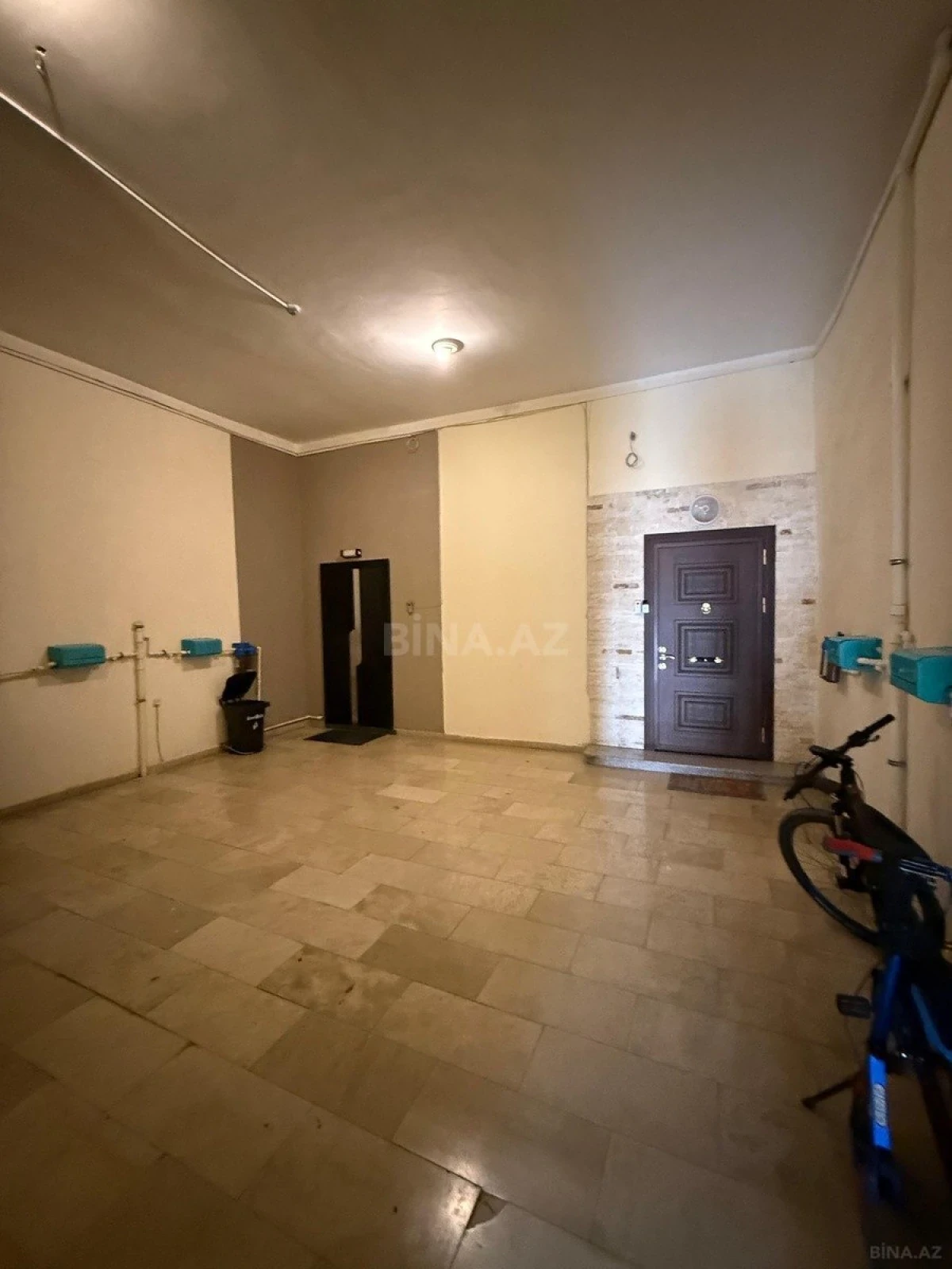 Satılır 4 otaqlı mənzil 200 m²