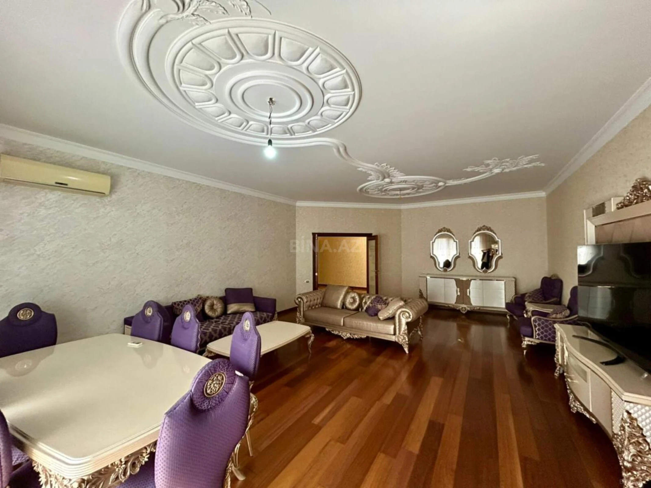 Satılır 5 otaqlı mənzil 250 m²