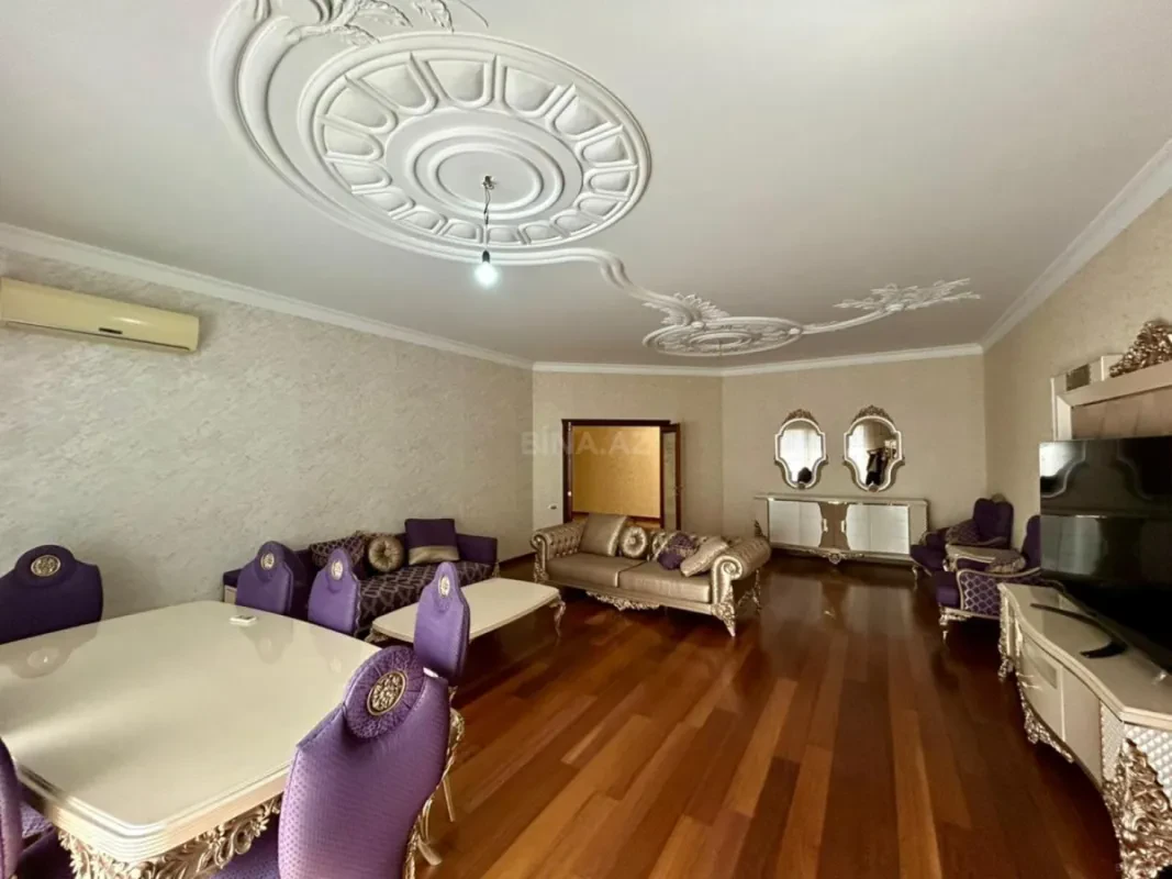 Satılır 5 otaqlı mənzil 250 m²